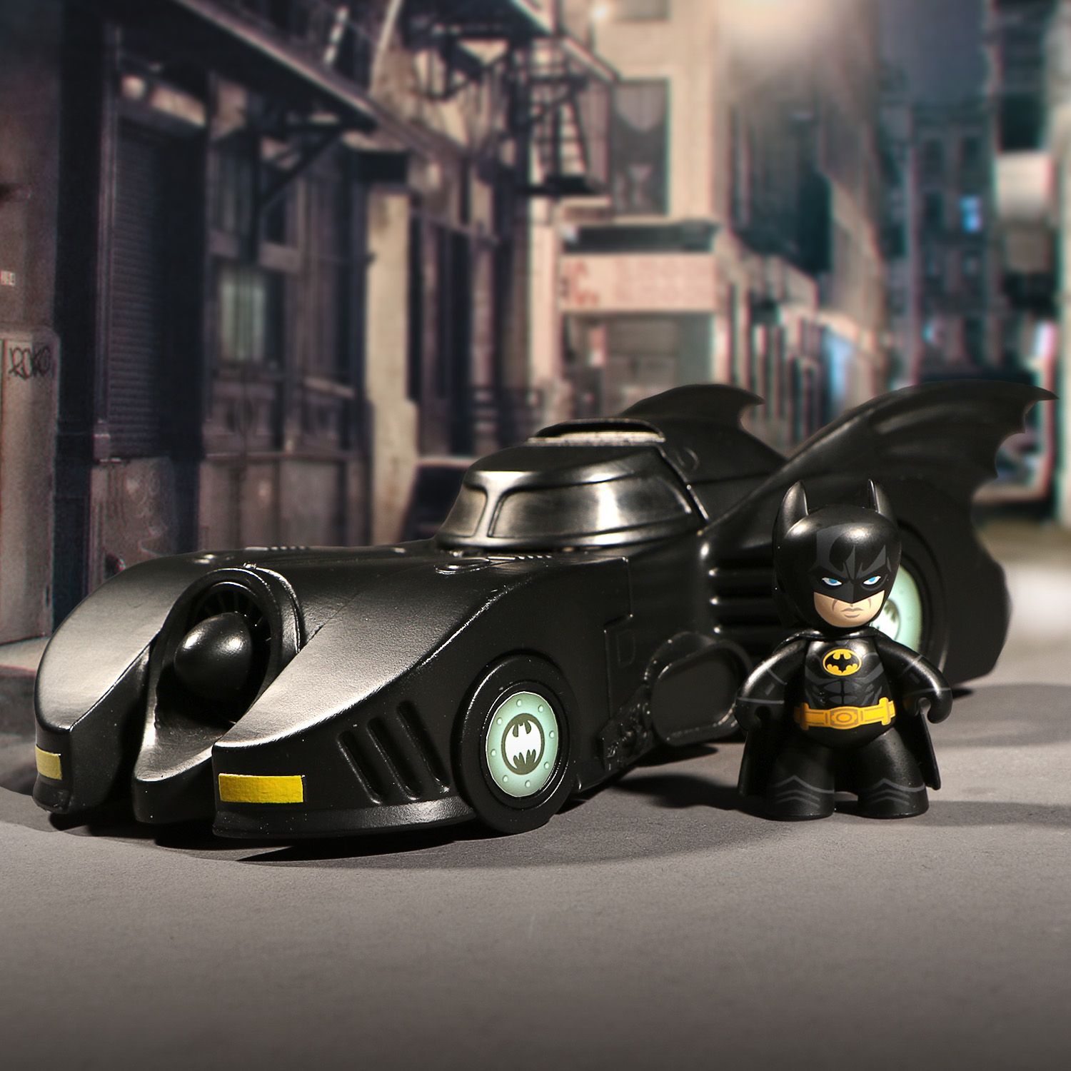 Mez-itz 1989 Batman and Batmobile | Mezco Toyz