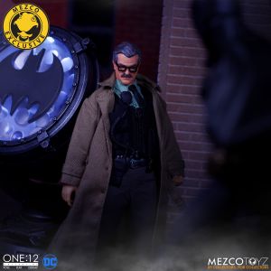 One:12 Collective Commissioner James Gordon and Bat Signal - Deluxe ...